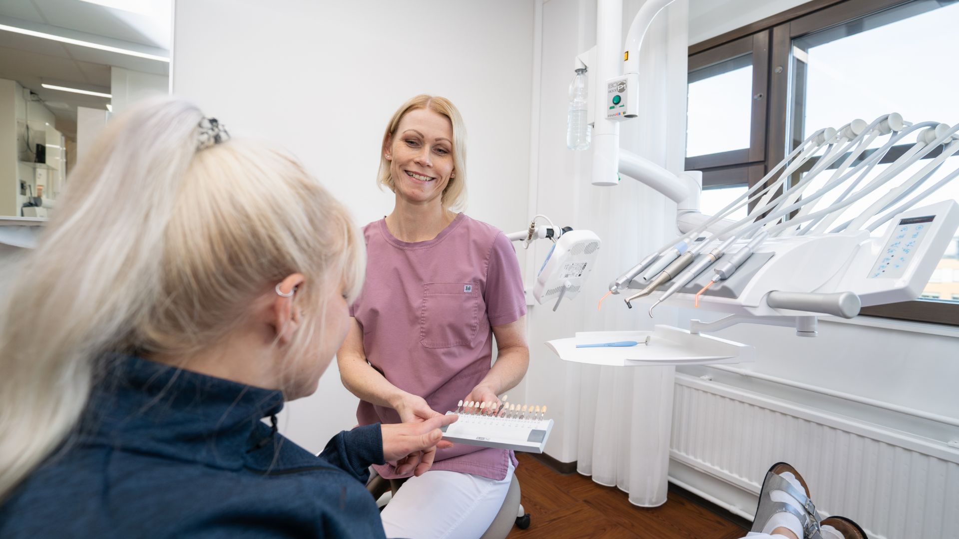 Hymy kesäksi – Hampaiden valkaisu -20%, nappaa kesän alennuskoodi!
